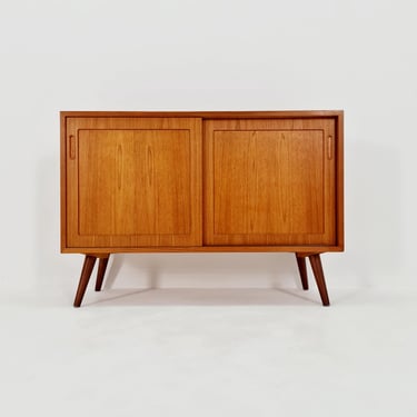 Mid-century Danish vintage teak hallway cabinet, sideboard, By Hundevad 1960s 