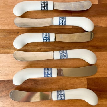 Blue and White Vintage Butter Knives.  Set of 6 Porcelain Handled Canapé Knives. Vintage Appetizer Knives. 