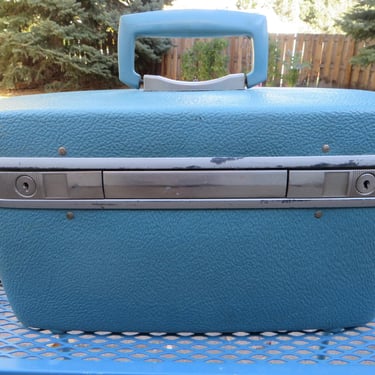 Vintage Blue Royal Traveller Train Case - Blue Luggage Make Up Case 