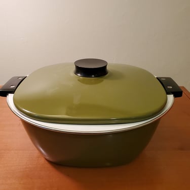 Cathrineholm Holland Large Dutch Oven in Avocado 