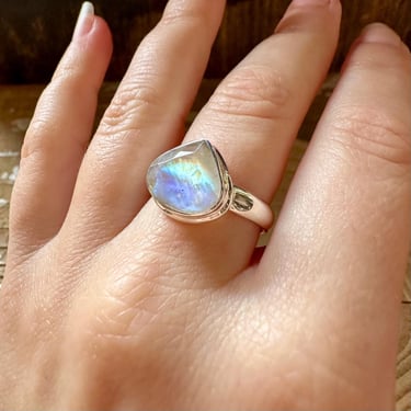 ROUNDABOUT RAINBOW MOONSTONE Sterling Silver Ring | Rainbow Moonstone | Handcrafted in India | Peace, Calmness, Stability | Size 8 