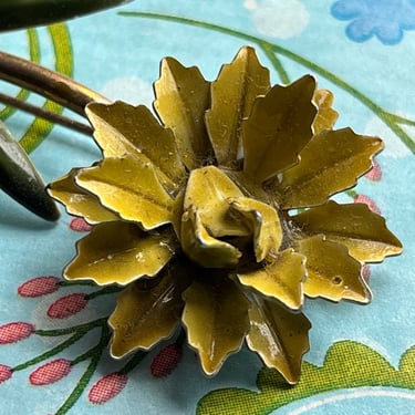 1960s green enamel flower brooch vintage floral lapel pin 