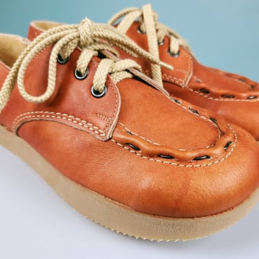 DEADSTOCK 1970s lace-up loafers with a chunky stitched moc toe & Kalso-style sole. Vintage fall walking shoes. SO much personality! (Size 7) 