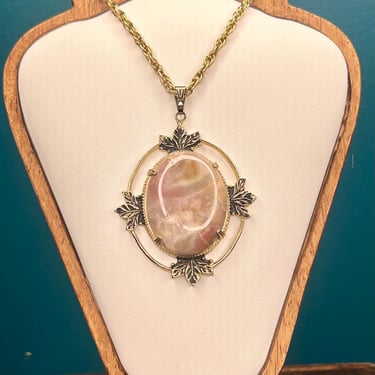 Vintage Pink Agate Pendant Necklace Gold Tone Leaf Accents Retro Crystal Jewelry 