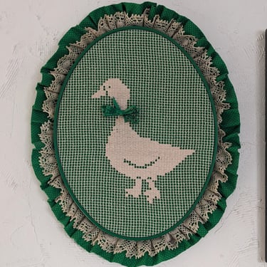 Vintage Holiday Goose Green Embroidered Hoop Wall Decor 