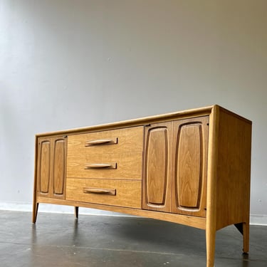 Vintage MCM Broyhill Emphasis blonde walnut long credenza 