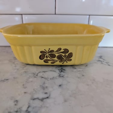 Vintage 1983 F T.D.A. Small Yellow Casserole Dish Serving Dish 
