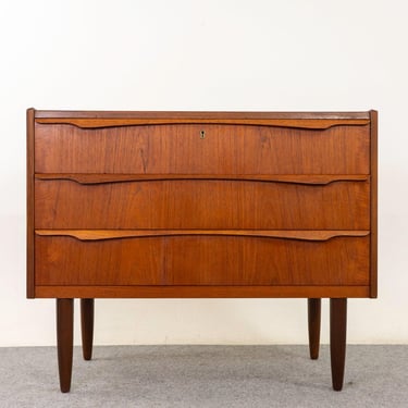 Teak Danish Dresser - (325-022) 