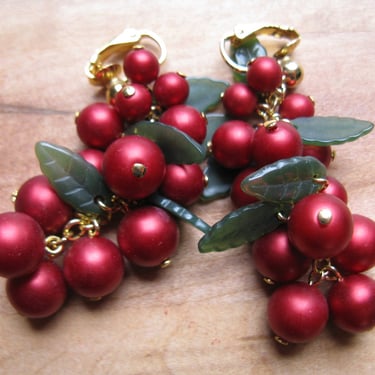 red berry cluster earrings cranberry / celluloid leaf dangle clip-ons 