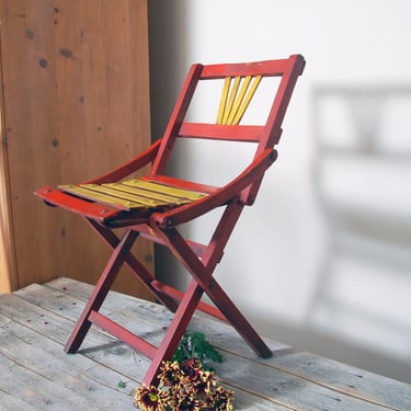 Vintage folding chair / wooden child's chair / wooden kids chair / 1950s chair / children's room decor / French vintage folding chair 