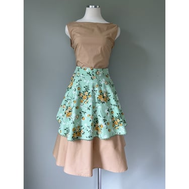 1950s Vintage Gorgeous Yellow Roses Floral Kitchen Apron with Pockets | OSFA 