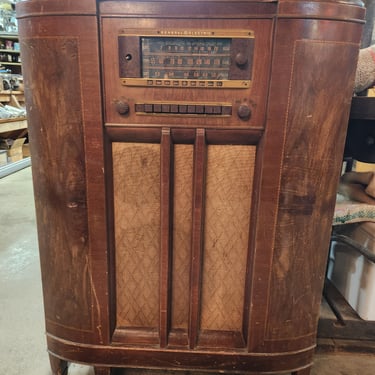 Vintage General Electric Console Radio 30" x 40.75" x 12.5"