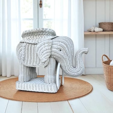 Vintage Wicker Elephant Accent Table FREE SHIPPING - Chinoiserie Midcentury Asian Style Decor or Rattan End Table 