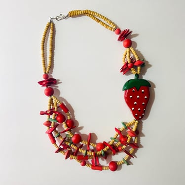 80s Strawberry Beaded Statement Necklace / Wood Bead Necklace / Fruit Necklace / 