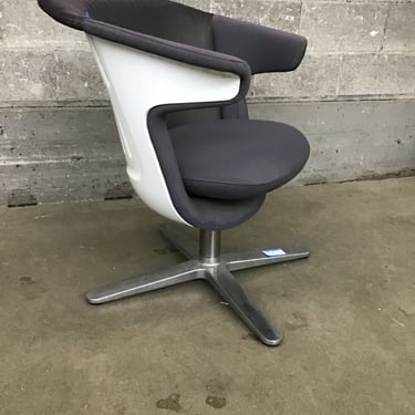 Double Swiveling Steelcase Chair (Seattle)