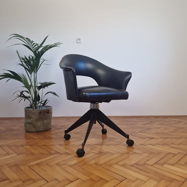 Mid Century Modern Black Office Swivel Chair / Vintage Swivel Chair / Swivel Armchair / Italian Design / Made in Italy in the 1960s 