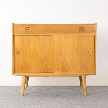 Danish Mid-Century Oak Cabinet - (324-192) 