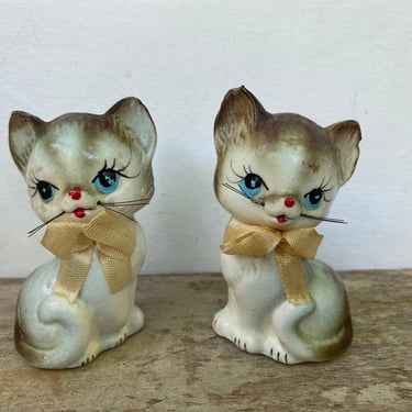 Vintage Cat Salt And Pepper Shakers By Inarco, Gray And Brown Kitty Figurines With Ribbon Bow And Wire Whiskers, Mid Century Kitchen 