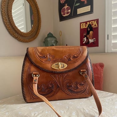 1970s hand tooled leather purse, beautiful details, medium size 