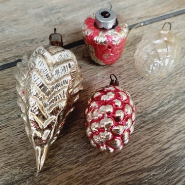 Vintage Glass Set of 4 Berry/Pinecone Christmas Tree Ornaments 
