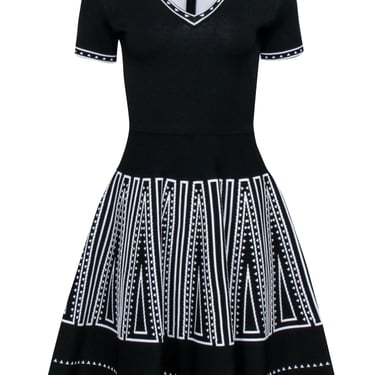 Caroline Herrera - Black Knit w/ White Texture Detail Dress Sz S