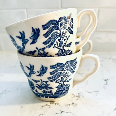 Set of 4 Vintage Royal Wessex China "Blue Willow" Cup/Mugs by LeChalet