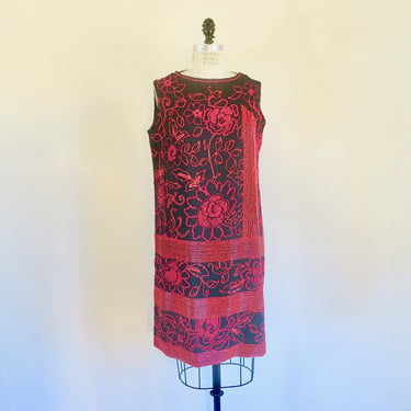 1960's Black and Red Beaded Silk Shift Dress Evening Cocktail Party Mod Style Sleeveless Knee Length Hong Kong Size Large 