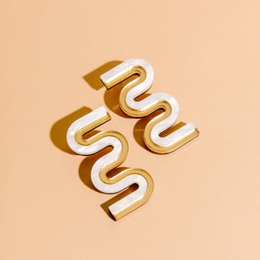 Vea Mini Earrings - White and Gold