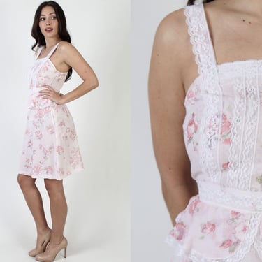 Whimsical Rose Floral Material Prairie Dress With Lace Peplum Waistline 