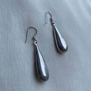 E222 1990s silver tear drop earrings