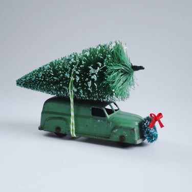 Mid-Century Christmas Car Decoration, Jadeite Green Tootsietoy made in the USA 