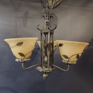 Contemporary 3 Arm Chandelier with Viny Details 18.5
