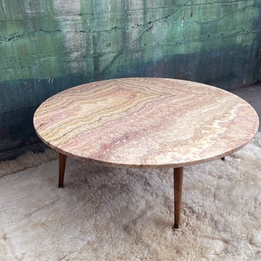 1960s Round Italian Rose Pink Marble Coffee Cocktail Table With Danish Tapered Legs 