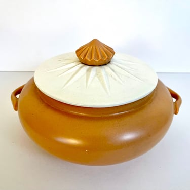 Vintage 1950 Pottery A. C. Davey of California #316 Starburst Casserole Dish with Lid, Peach + Cream 