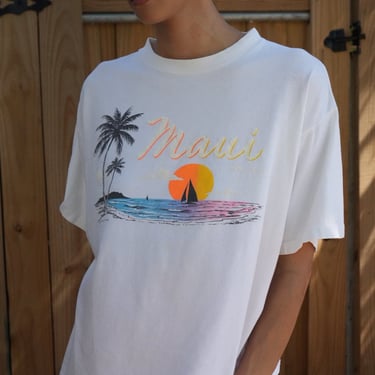 Vintage 80's Maui Tshirt / Soft Hawaiian T Shirt / Vacation Tee / Sunset Beach 80's  tshirt / Unisex / Gender Neutral / Boating Sailing 