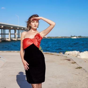 80s Black Red Velvet Fitted Oscar De La Renta Dress Vintage Statement Cocktail Designer Dress 