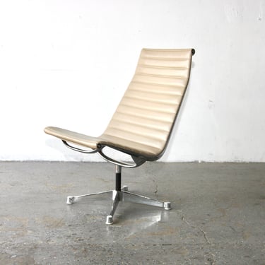 1960s Herman Miller Eames Aluminum Group Lounge Chair 