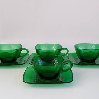 Vintage Emerald Green Glass Tea Cup Set of 4 / 1960s Anchor Hocking Charm Cup and Saucers / Mid Century Christmas Holiday Table Decor 