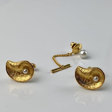 1960'S Cuff Link & Tie Tack Set - Shinny Gold Finish - Pearl in a Shell - Vintage Dead Stock 