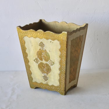 Mid 20th Century Italian Florentine Wastepaper Basket in White and Gold Giltwood 