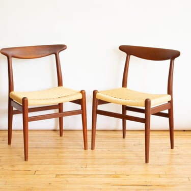 Set of 8 Hans Wegner W2 Dining Chairs