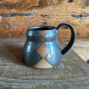 Mug - Dark Grey with Brown Geometrics 