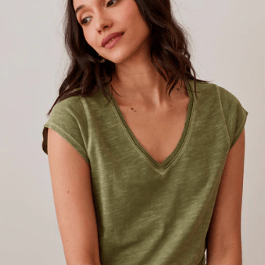 Washed Pearl V Neck Tee in Olivine