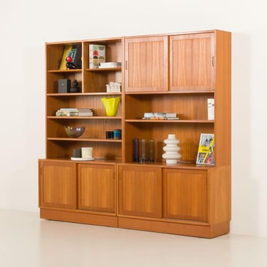 Danish mid century modular bookcase in teak by Poul Hundevad , Denmark  1970s 