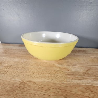 Large Yellow Pyrex 404 Mixing Bowl 4 Qt 