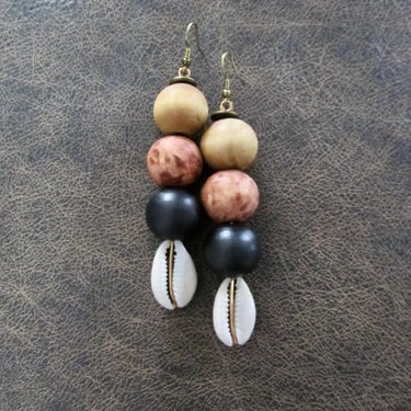 Large Mid century modern wooden and cowrie shell earrings 3 