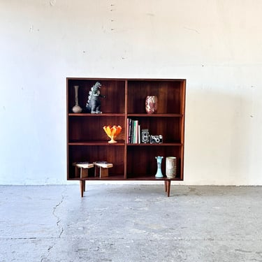 Mid Century Modern Walnut Adjustable Bookcase Display Cabinet 
