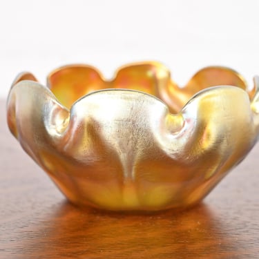 Louis Comfort Tiffany Favrile Iridescent Art Glass Finger Bowl With Ruffled Edge