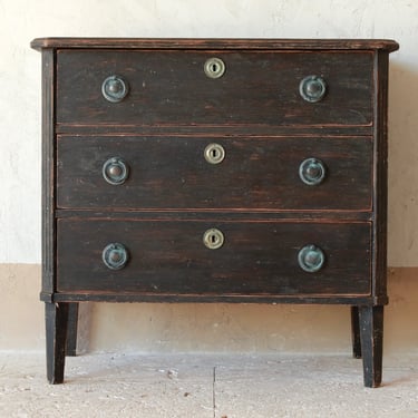 Gusto Black Swedish Chest