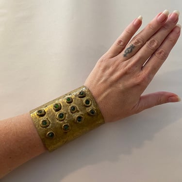 1980s brass cuff, brutalist style, vintage bracelet, chunky jewelry, green jewel, de fetra, artist made, ethnic style, hammered, avant garde 